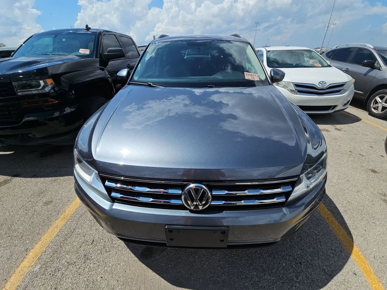 2020 Volkswagen Tiguan VIN 3VV1B7AX7LM083254 - photo 1 of 9