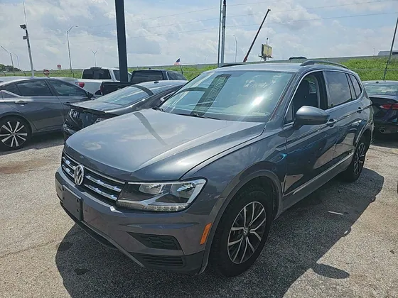 2020 Volkswagen Tiguan VIN 3VV1B7AX7LM083254 - photo 3 of 9