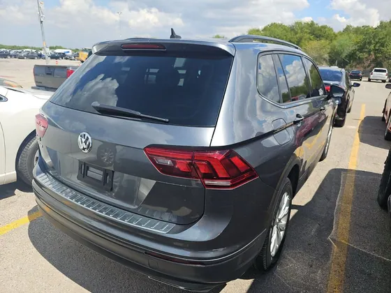 2020 Volkswagen Tiguan VIN 3VV1B7AX7LM083254 - photo 4 of 9