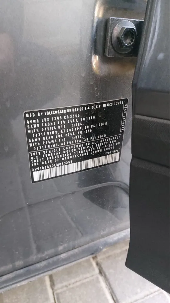 2020 Volkswagen Tiguan VIN 3VV1B7AX7LM083254 - photo 8 of 9