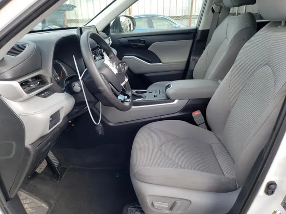 2021 Toyota Highlander VIN 5TDCZRAH7MS076037 - photo 3 of 13
