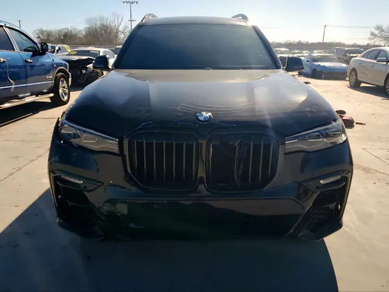 2022 BMW X7 VIN 5UXCW2C04N9M75073 - photo 4 of 9