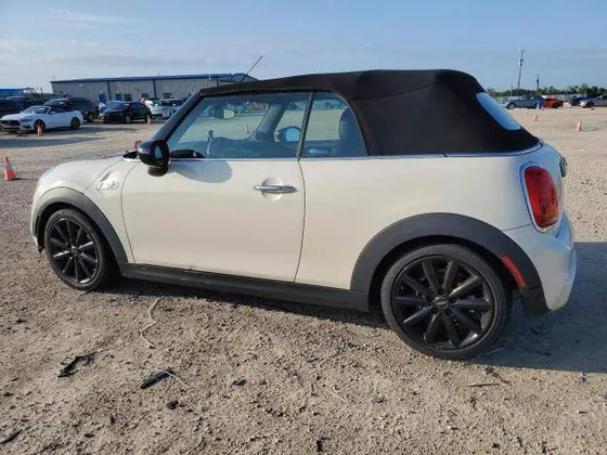 2020 MINI Cooper Convertible VIN WMWWJ5C09L3L03634 - photo 4 of 10
