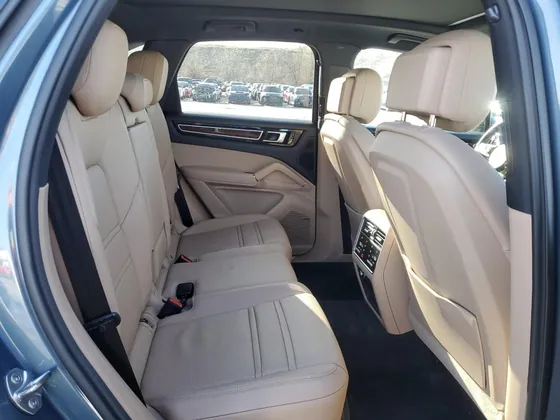 2019 Porsche Cayenne VIN WP1AA2AY2KDA01596 - photo 9 of 15