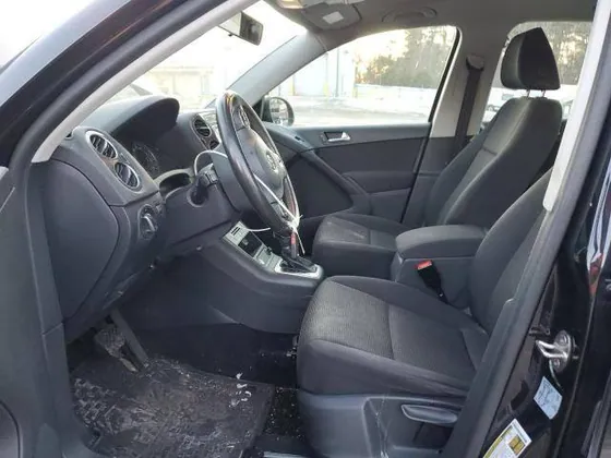2017 Volkswagen Tiguan VIN WVGBV7AX5HK053089 - photo 7 of 11